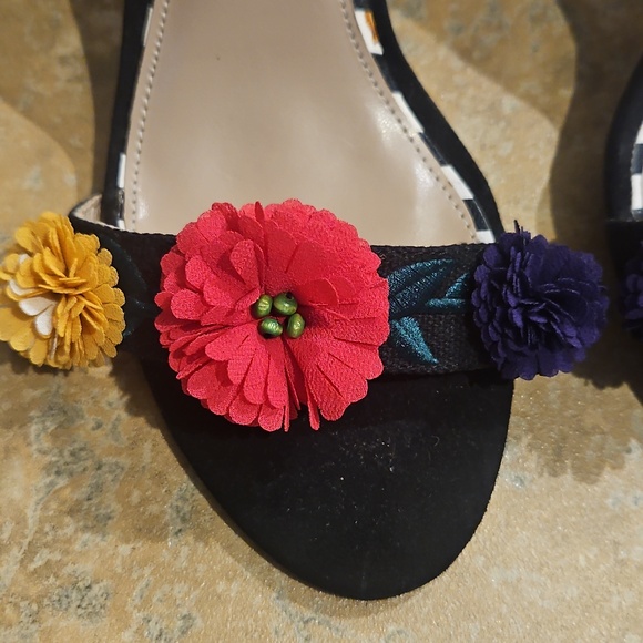 Betsey Johnson Ankle Strap Floral Heels Size 9B - Picture 4 of 12